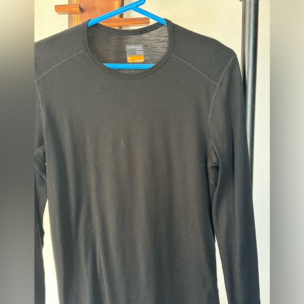 Men’s icebreaker, Merino wool 200 long sleeve shirt. Medium